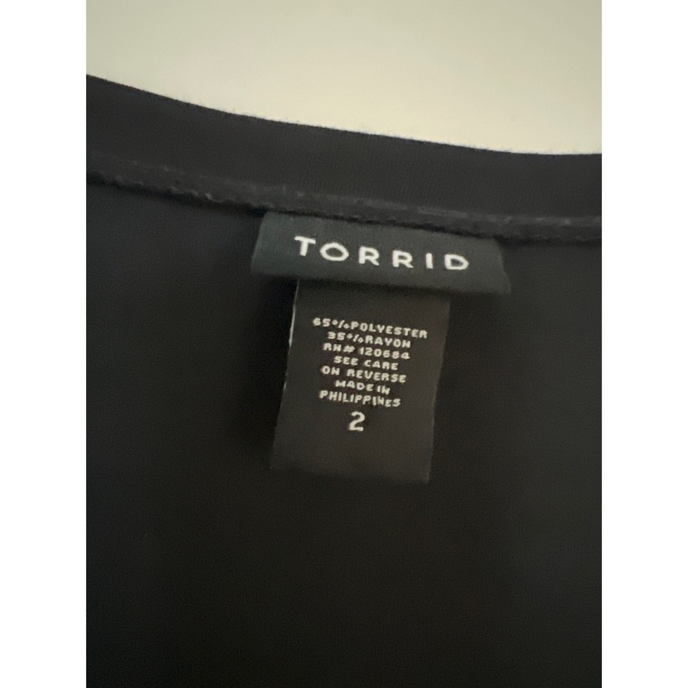 Torrid LEOPARD PRINT RAGLAN BASEBALL TOP - SIZE 2 - Picture 3 of 3